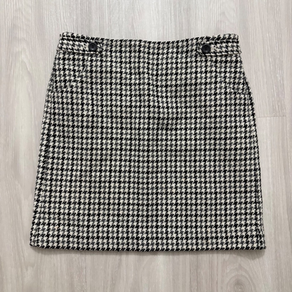 Ann Taylor Petites Women Mini Skirt Houndstooth Black White Button Detail Size 4